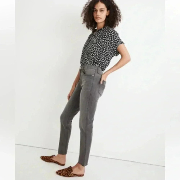 Madewell Denim - Madewell • Stovepipe High Waist Denim Jean with Raw Hem Sz 26